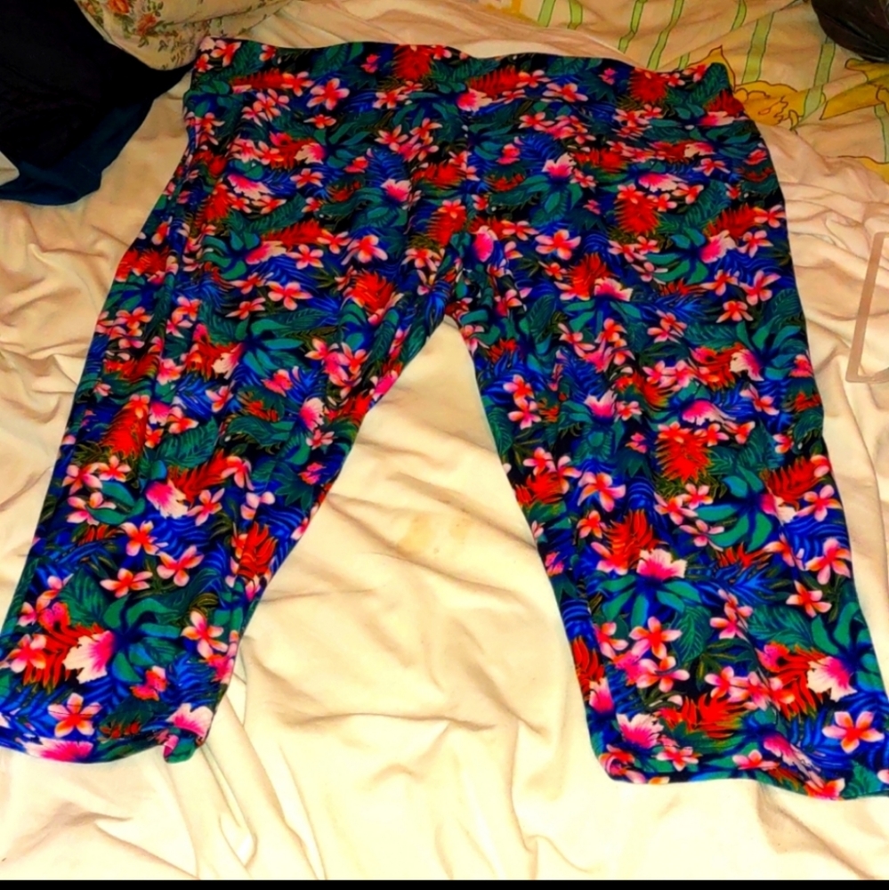 Floral print Plus Size Terra & Sky Capri Leggings